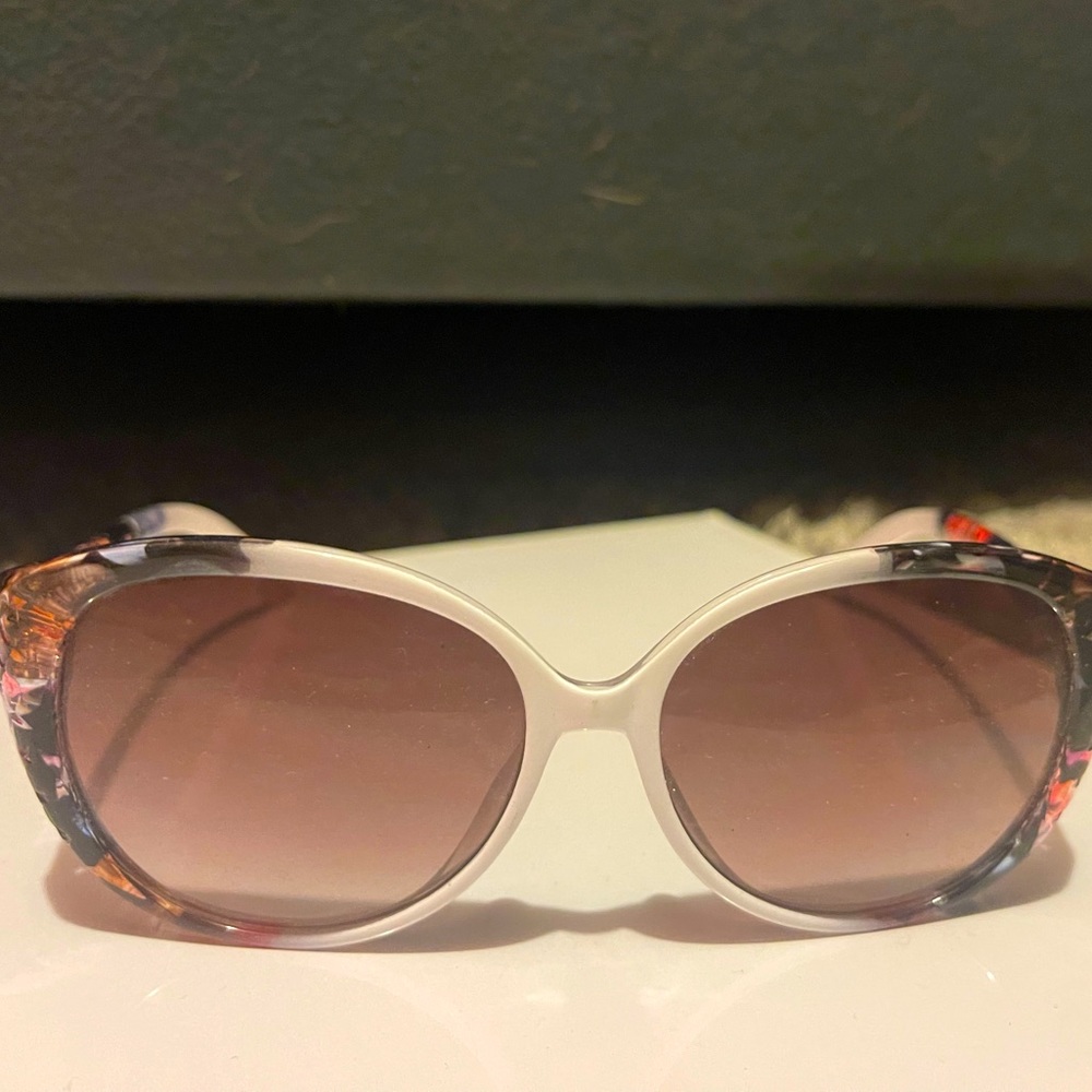 Jessica Simpson sunglasses